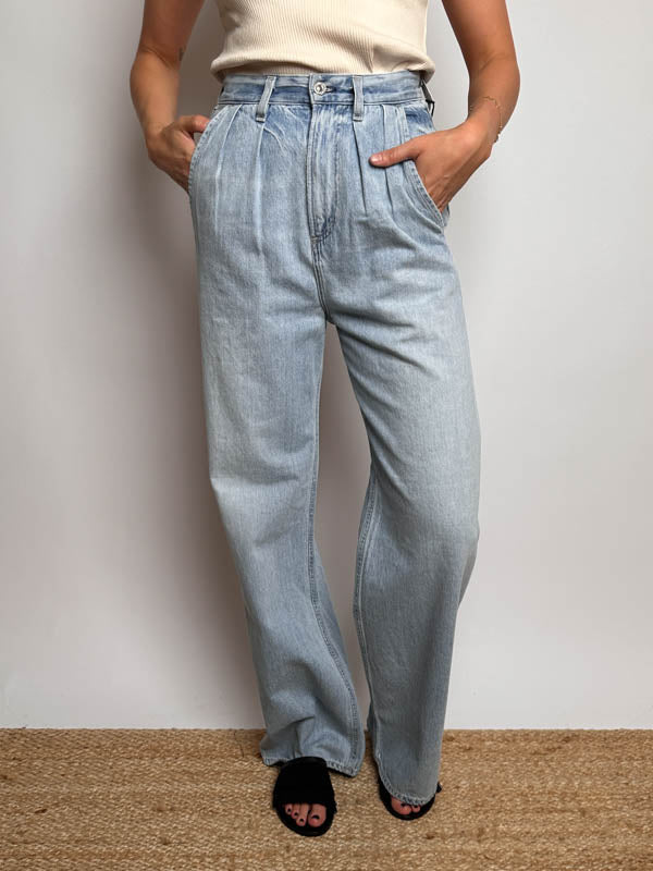 Pleated Jeans