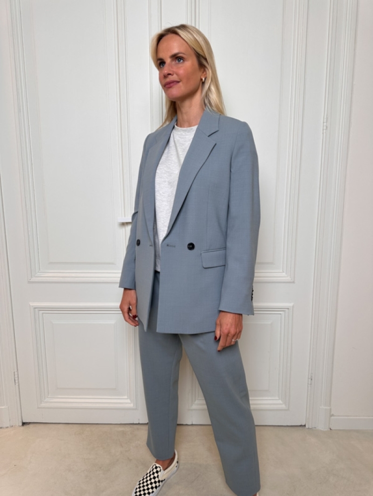  LIGHT GREY