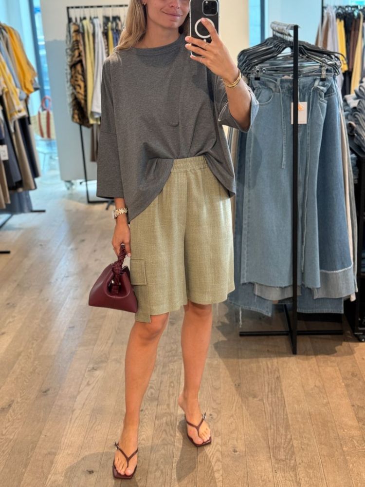  MID GREY