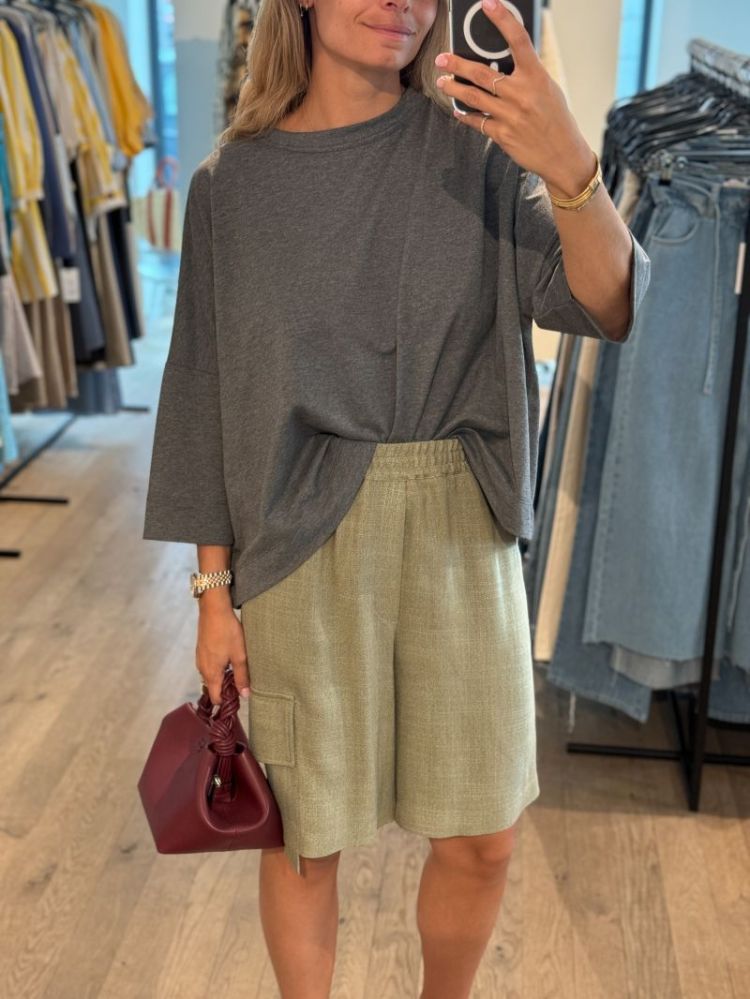 MID GREY