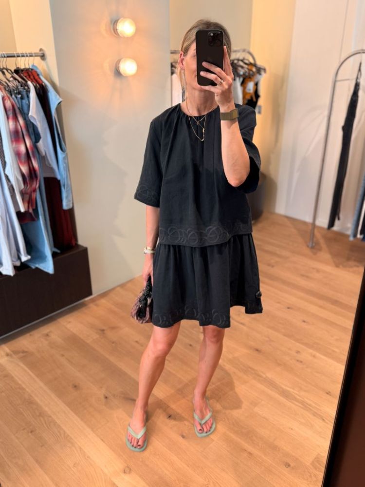  050 BLACK