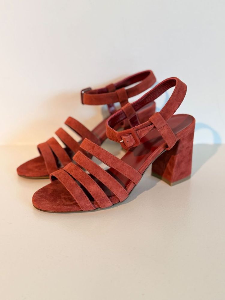  RUST SUEDE