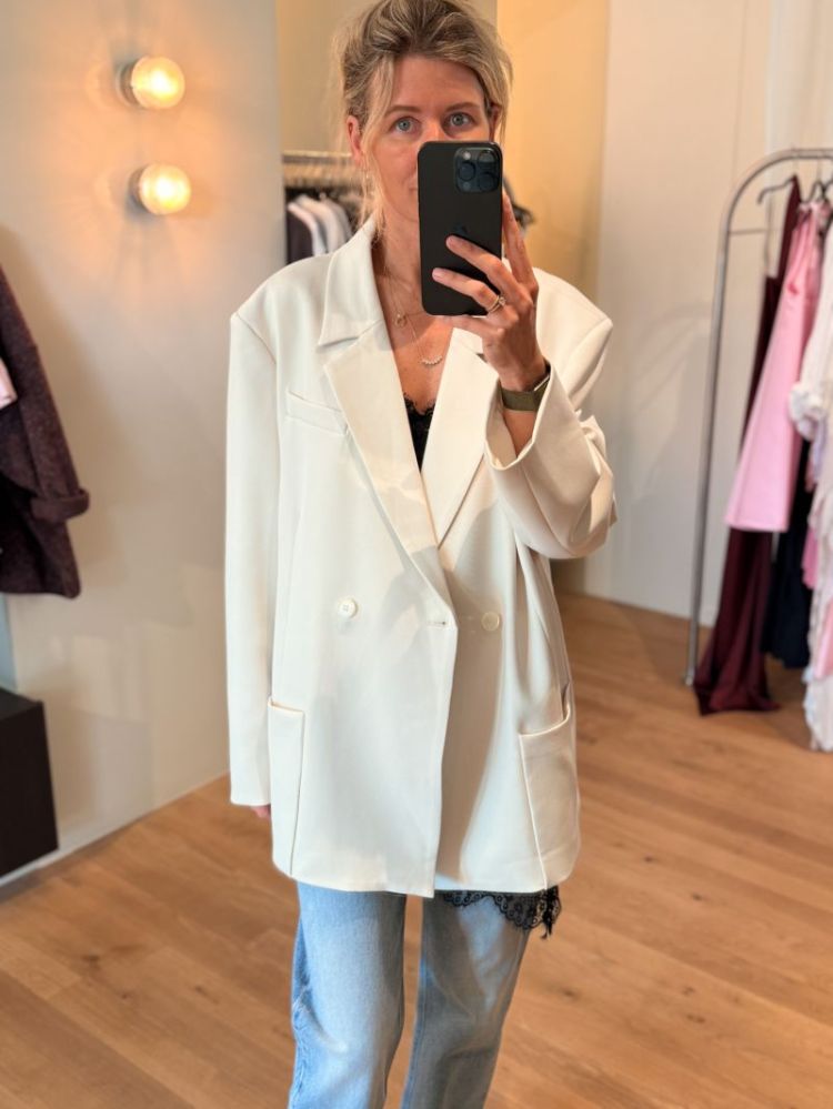 OFF WHITE